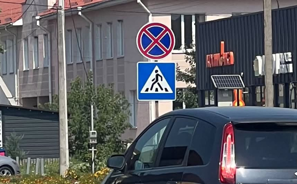 На Світязі водій не пропустив людей з дітьми на пішохідному переході: спалахнув новий скандал