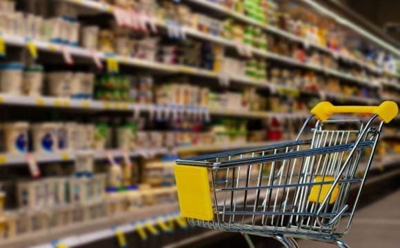 З полиць магазинів масово зникають товари: чи варто терміново робити запаси