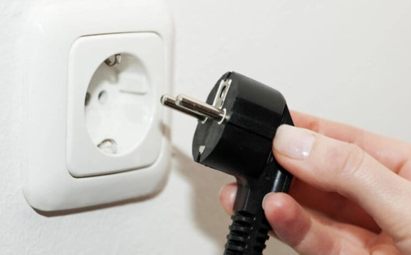 Перепади напруги в Україні: хто заплатить споживачам за наслідки