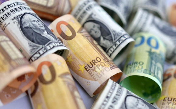 Україна може повністю відмовитись від долара: у чому причина