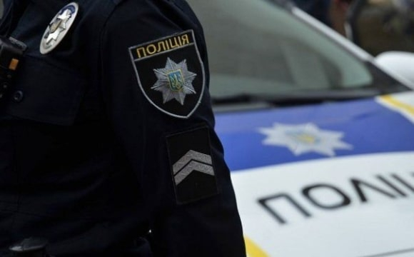 У Луцьку п’яний водій авто застряг у кущах