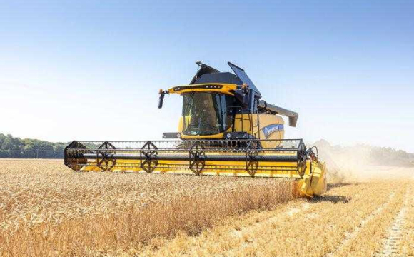 На Волині чоловікові затисло ногу в комбайні