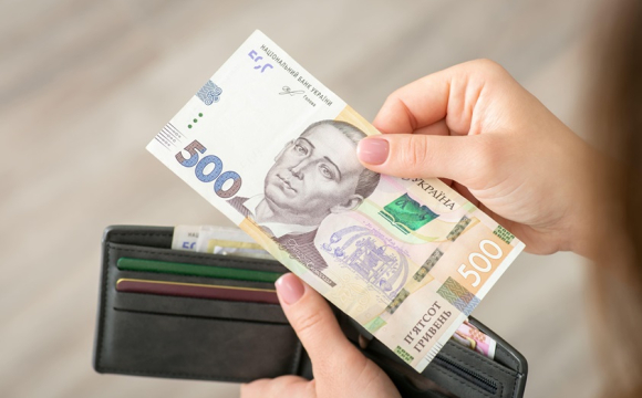 Українцям у линні підвищать зарплати: прогноз шокує
