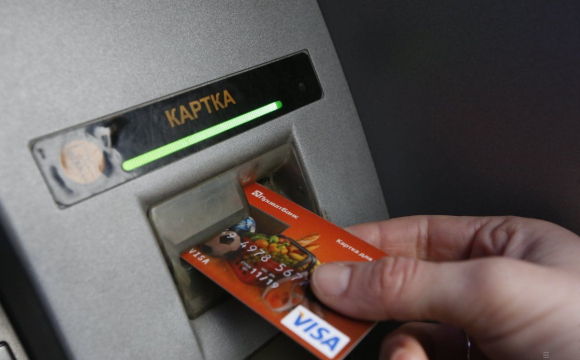 ПриватБанк платить українцям по 2 тисячі гривень