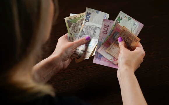 В Україні виводять з обігу дві популярні купюри