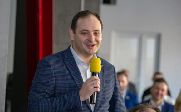 Мер міста на заході України з лайкою накинувся на активіста