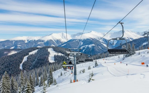 На заході України 80 туристів застрягли на підйомнику