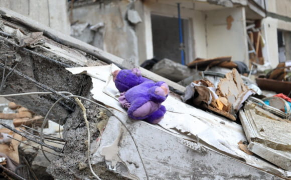 Чи змусять українців розбирати завали після атак РФ