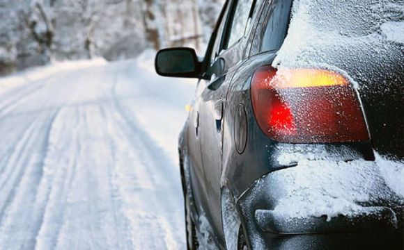 Українцям розповіли, як швидко прогріти авто взимку