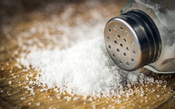 Де не можна ставити сіль у домі, щоб не притягнути сварки та проблеми