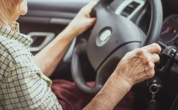 Чи заберуть водійські посвідчення у пенсіонерів у 2026 році