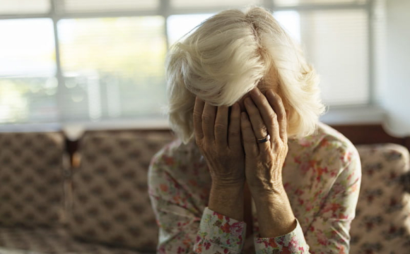 Бив кулаками по голові: волинянин жорстоко побив пенсіонерку