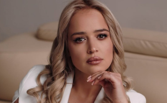 Відома блогерка терміново виїхала з України