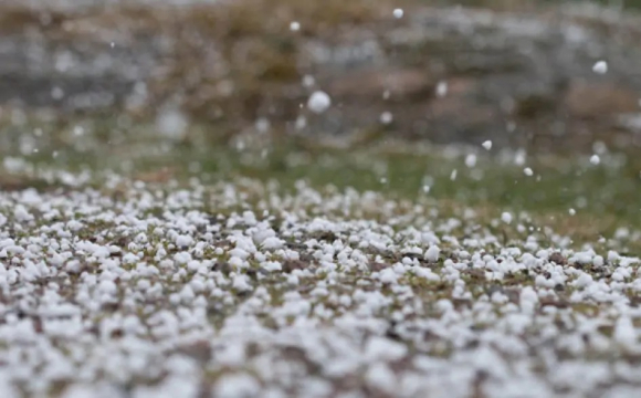 Українців попередили про зливи та град