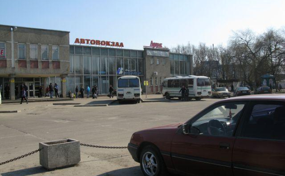 «Такого бардака ще не бачила»: лучани масово скаржаться автовокзал біля ринку