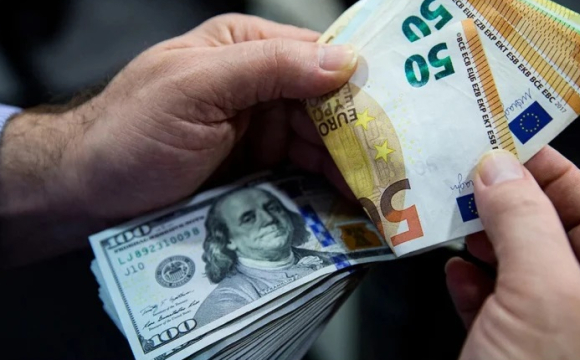 Українців закликали відмовитися від долара та євро