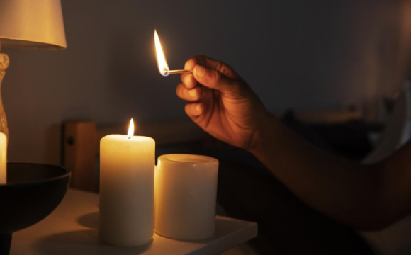 Українців закликали запастися цими речами перед відключеннями світла