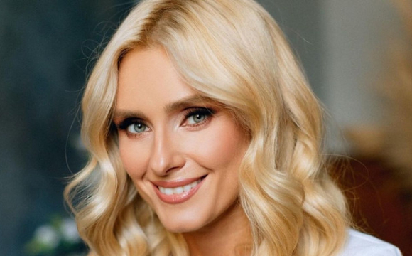 Команду відомої української співачки обшукали на кордоні