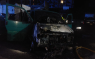 В українському місті невідомі спалили мікроавтобус ЗСУ
