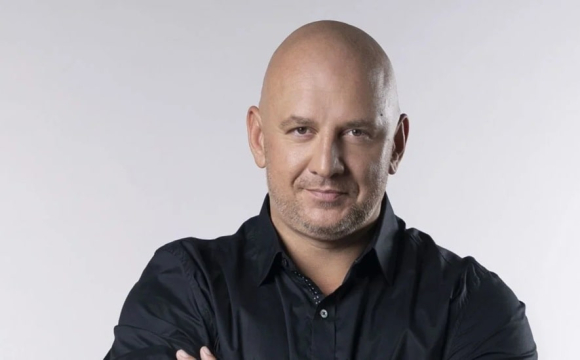 Відомий український співак, який втік за кордон, співав російські пісні: він виправдався