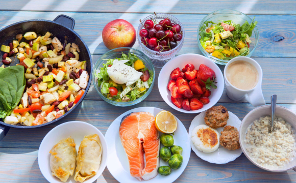 Вчені з’ясували, коли краще снідати і вечеряти, щоб старіти повільніше