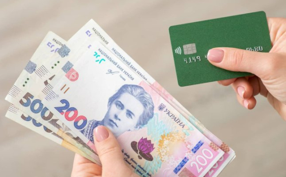 Банк не повертає українцям гроші, які надійшли помилково: будьте уважні