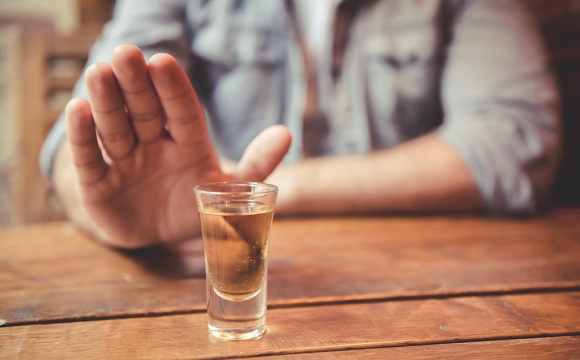 У якому віці потрібно повністю відмовитися від алкоголю