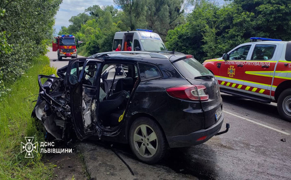 На заході України сталася смертельна ДТП: загинула жінка, четверо постраждалих