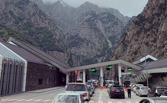 Українці масово оголосили голодування на кордоні: що відбувається