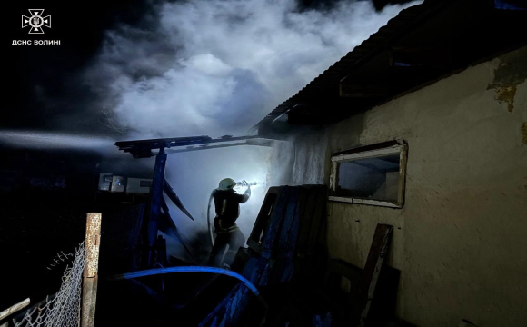 Коротке замикання: за ніч волинські вогнеборці ліквідували дві пожежі