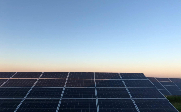 Які системи кріплення сонячних панелей підходять для регіонів із сильним вітром і снігом