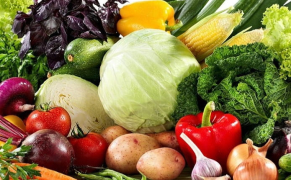 Фермери масово позбуваються популярного овоча: ціни на продукт обвалилися
