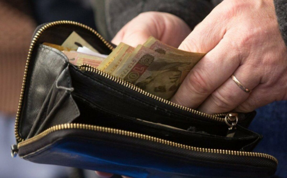 Матір загиблого військового втратила майже мільйон гривень: що сталося