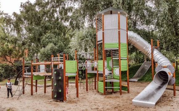 На заході України пара зайнялась сексом на дитячому майданчику