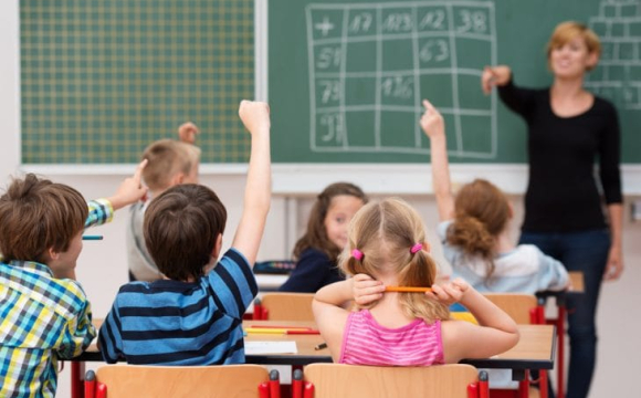 В Україні можуть масово звільнити вчителів?