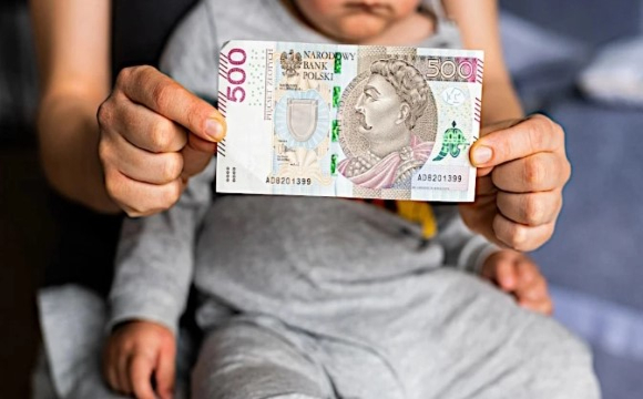 Польща посилює контроль за виплатами: що чекає українські родини