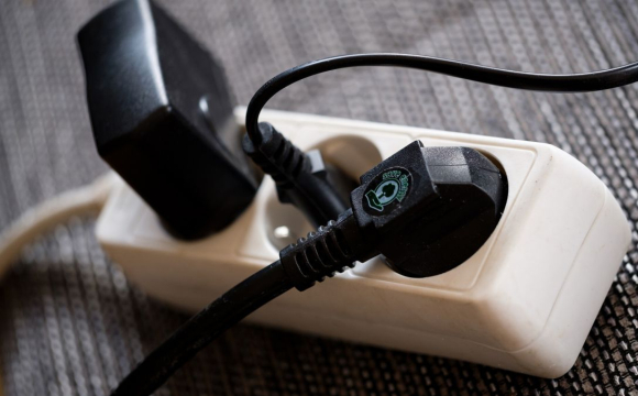 Українцям нагадали, які прилади споживають найбільше світла