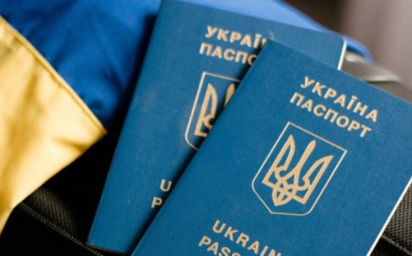 Українці масово виїжджають за кордон