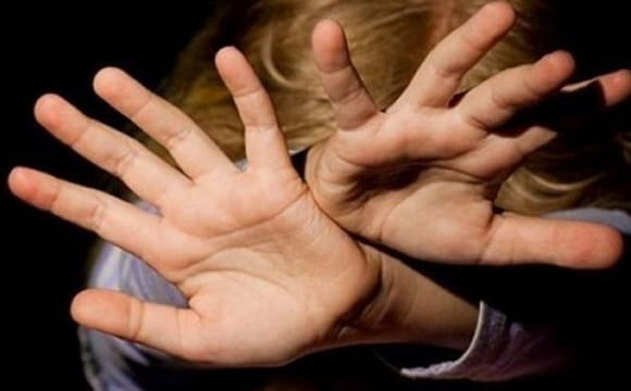 Вітчим роками гвалтував 13-річну дитину: дівчина завагітніла