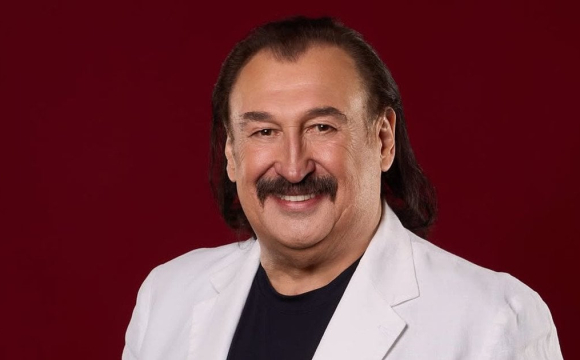 Відомий 66-річний співак переніс екстрену операцію