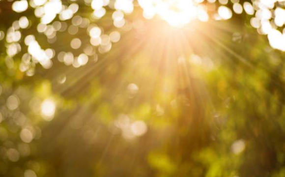Весняне сонце небезпечніше, ніж здається: лікар попередив про загрозу