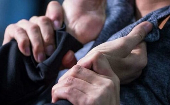 На заході України чоловік до смерті побив знайомого під час застілля