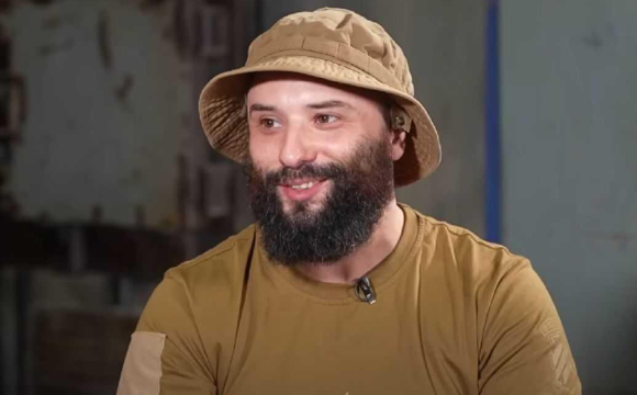 Відомий комік вимагає від колишньої дружини відзвітувати про гроші, зібрані на лікування