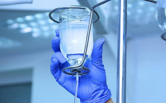 На заході України 16-річна дівчина випала з вікна: вона у комі