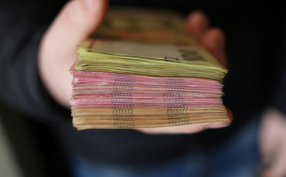 Українцям за раз виплатять 10 пенсій