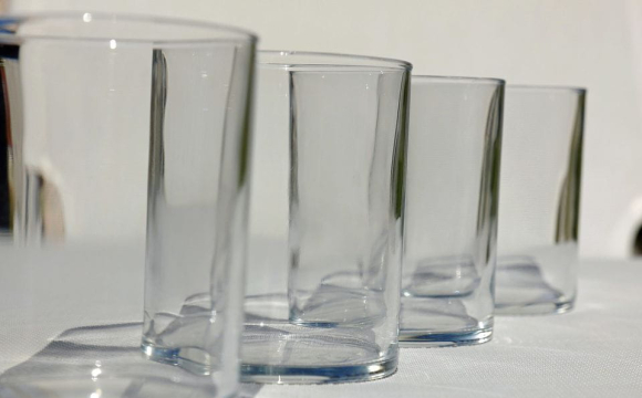Склянки категорично заборонено ставити догори дном після миття: у чому причина