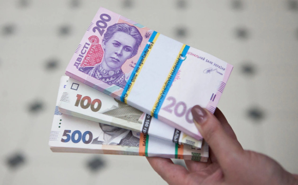 Батькам в Україні виплатять гроші на догляд за дітьми