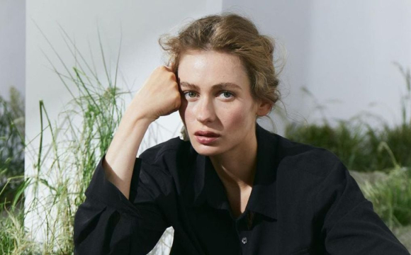 Відома співачка після виїзду з України зібралася співати російською у Києві