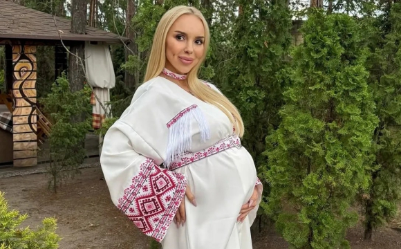 Відома українська співачка втретє стала мамою