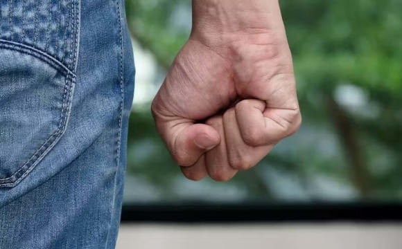 На Волині чоловік жорстоко побив жінку і зламав їй стегно